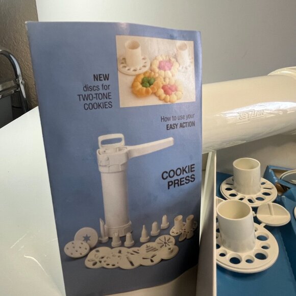 Hutzler Gerda Cookie Press & Food Decorator Easy Action Shapes Two Tone Cookies - Picture 6 of 8